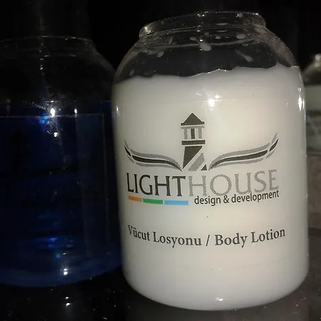 فيلة Lighthouse Lydia