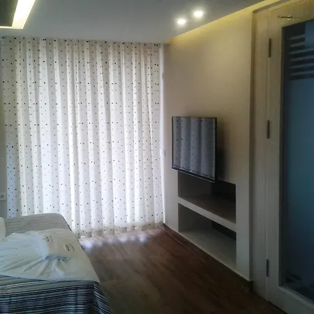 Lighthouse Lydia فيلة *